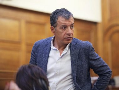 Στ. Θεοδωράκης: Βουτιές στα δροσερά νερά της Καλαμάτας (φωτό)